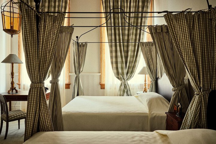 Room 73 of 151