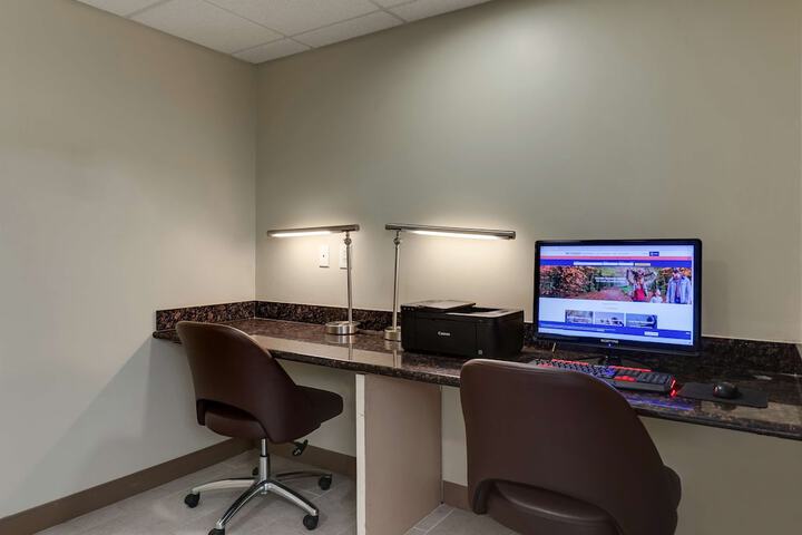 Business Center 51 of 52