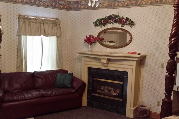 Chestnut Charm Bed & Breakfast