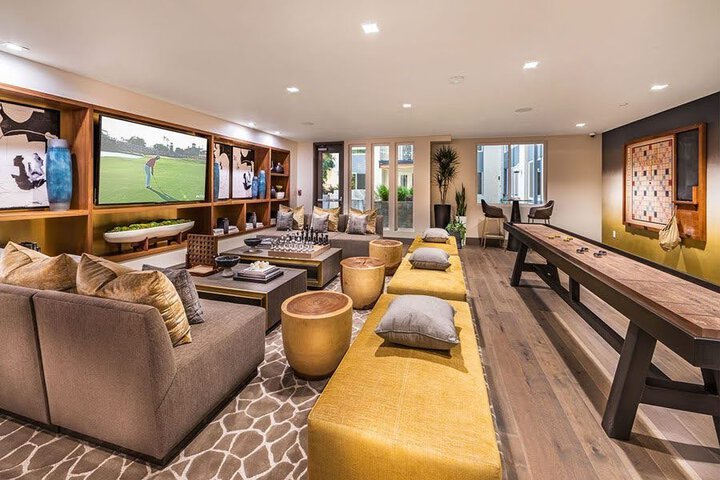 Lounge 50 of 60