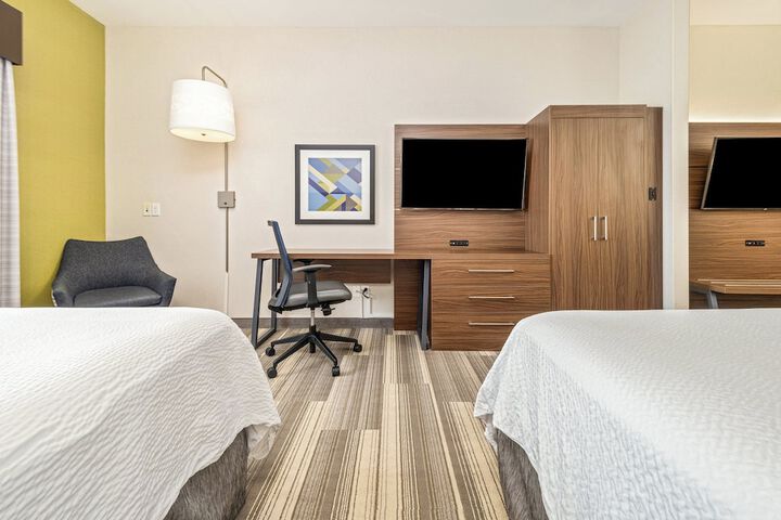 Room 107 of 348