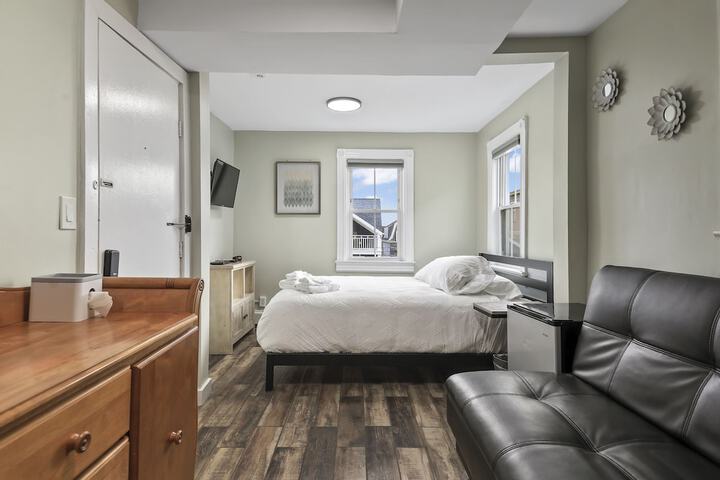 Room 73 of 99