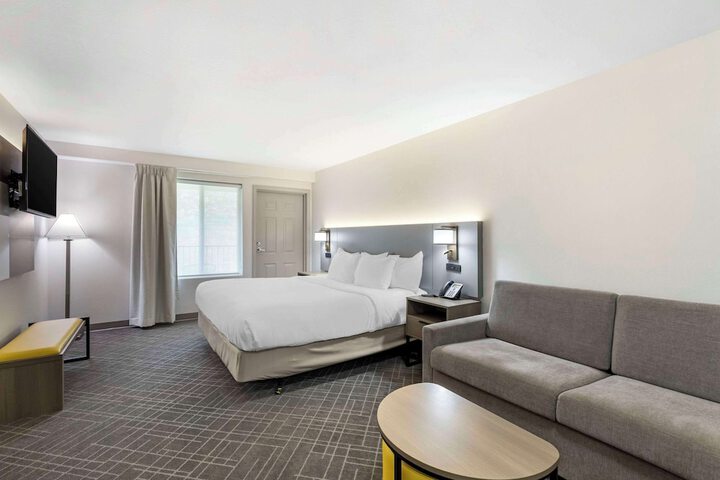 Room 9 of 34