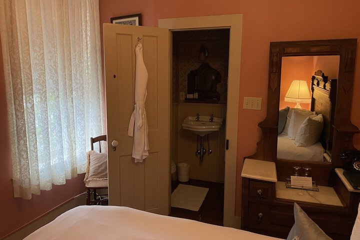 Room 93 of 138