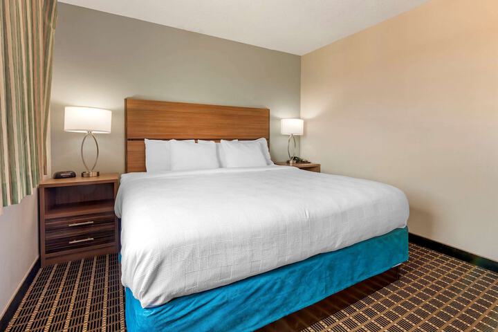 MainStay Suites Dubuque at Hwy 20
