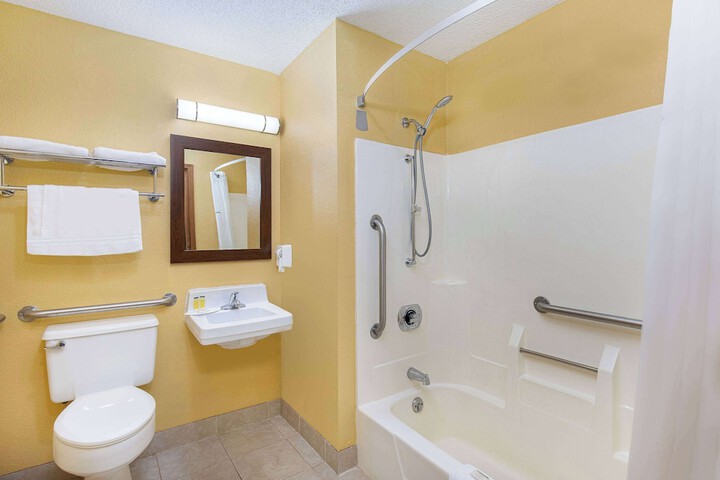 Super 8 by Wyndham Somerset