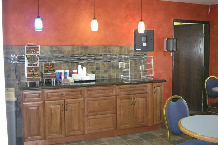Burnsville Inn & Suites