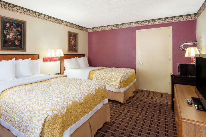 Room 8 of 17