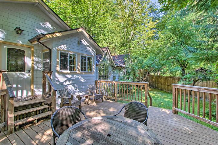 elk Hideaway: Ashford Cottage w / Hot Tub!