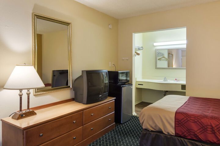 Room 12 of 23