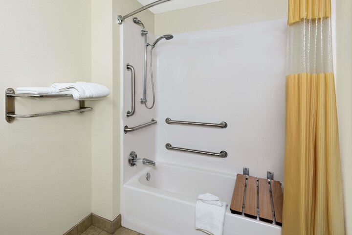 Days Inn by Wyndham Geneva / Finger Lakes