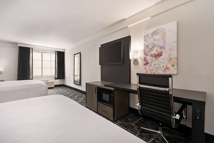 Room 25 of 52