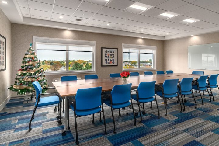 Holiday Inn Express & Suites Brandon by IHG