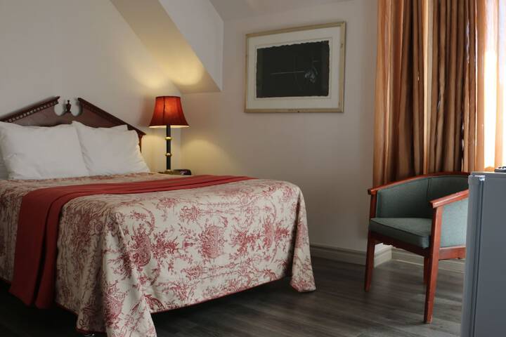 Room 25 of 40