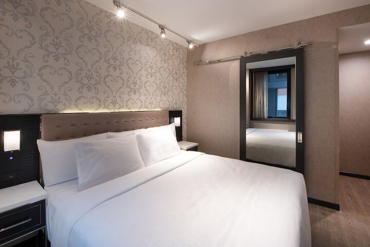Room 13 of 52