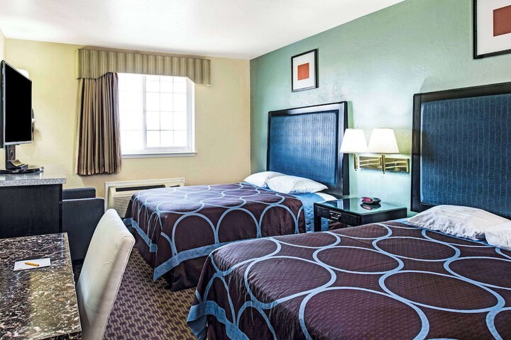 Room 10 of 14