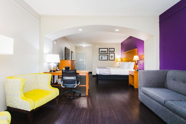 Room 20 of 32