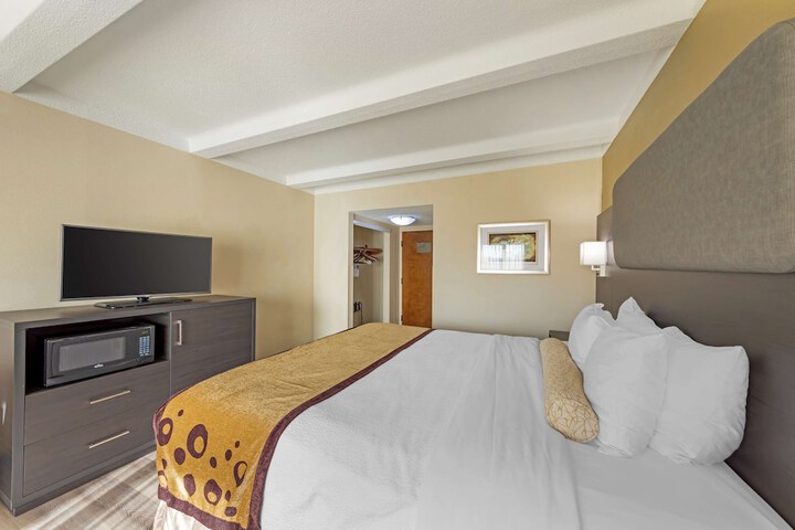 Room 18 of 36