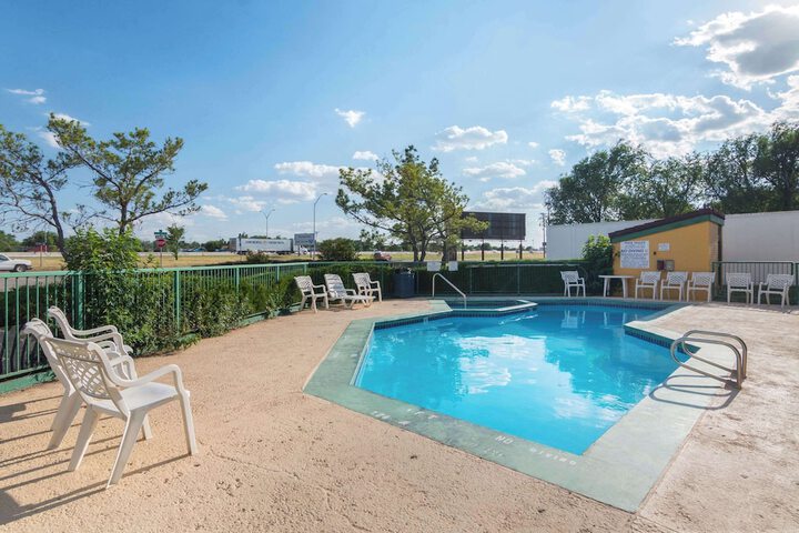 Pool 4 of 28