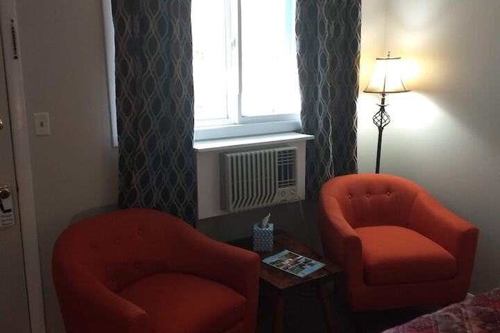 Room 42 of 76