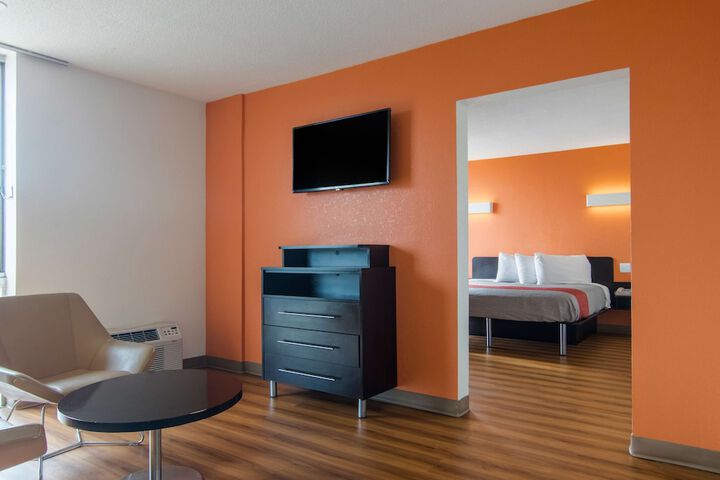 Room 27 of 36