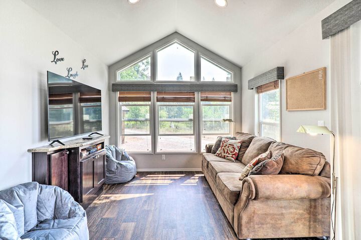 Eureka Tiny Home w / Hot Tub & Community Beach!