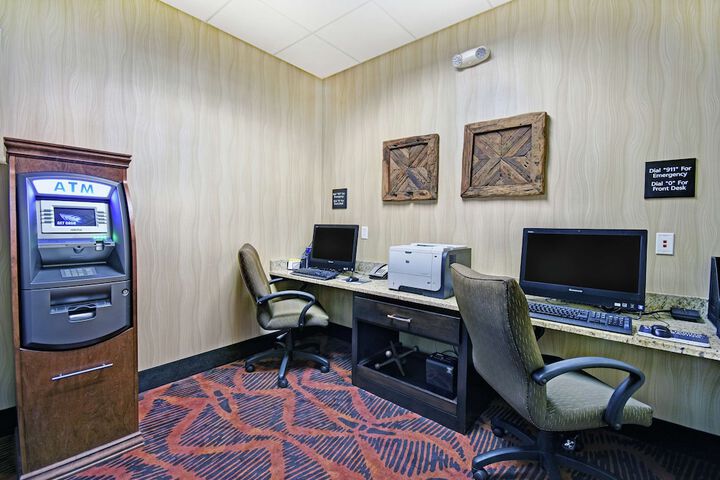 Hampton Inn & Suites Milwaukee / Franklin