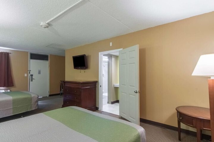 Room 32 of 45