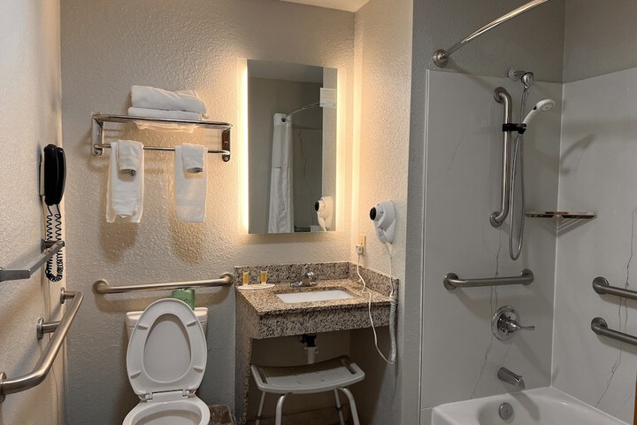 Room 16 of 42