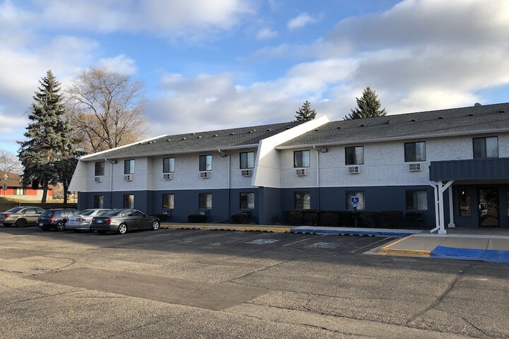 Burnsville Inn & Suites