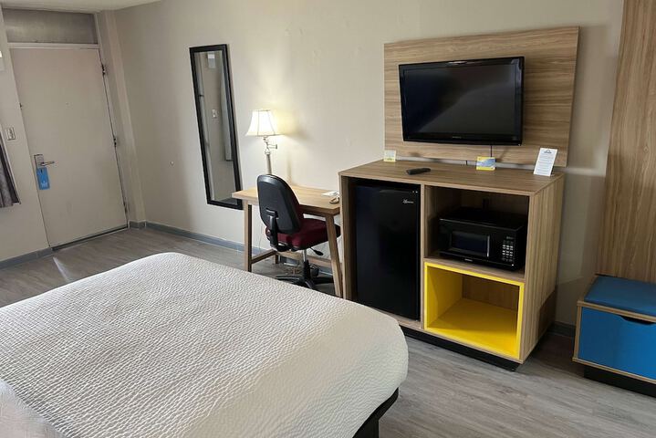 Room 52 of 66