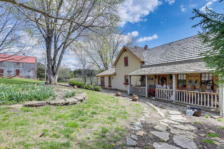 Spacious & Historic Cabin in New Haven w / Pond!