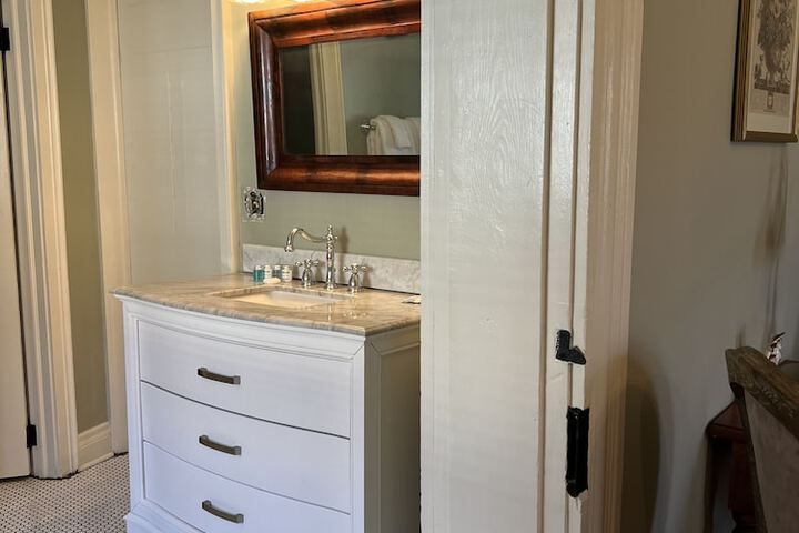 Room 22 of 121