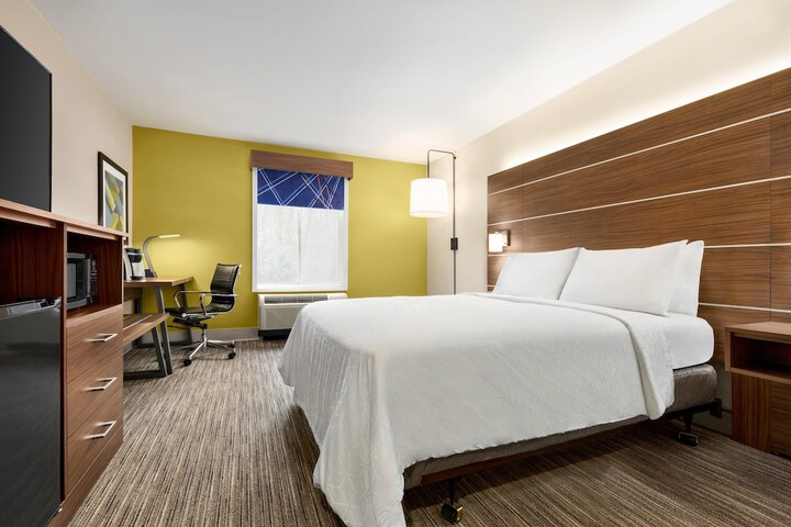 Holiday Inn Express & Suites Philadelphia - Mt. Laurel by IHG