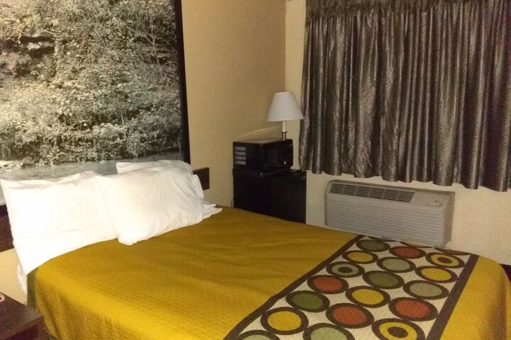 Room 15 of 34