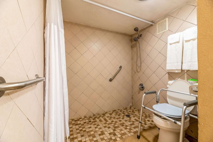 Room 17 of 41