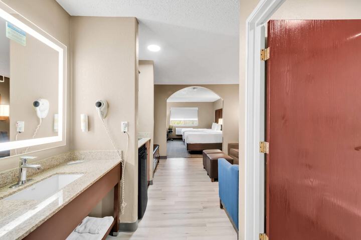 Comfort Suites Lakewood - Denver
