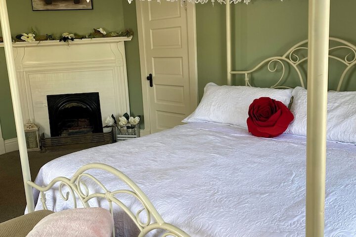 Room 32 of 50