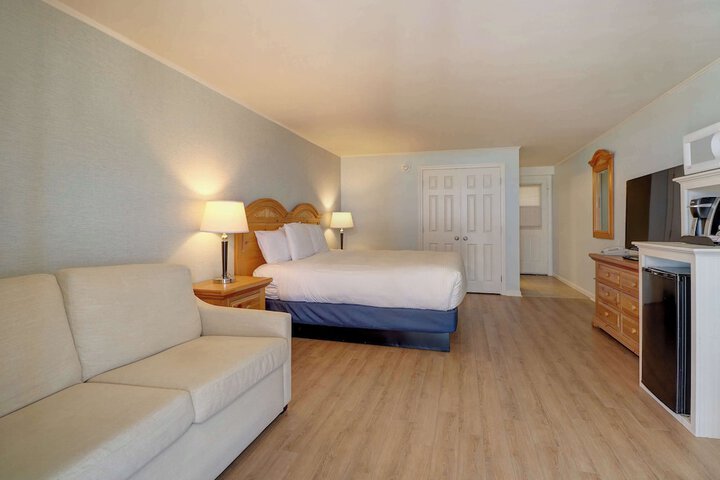 Room 102 of 139
