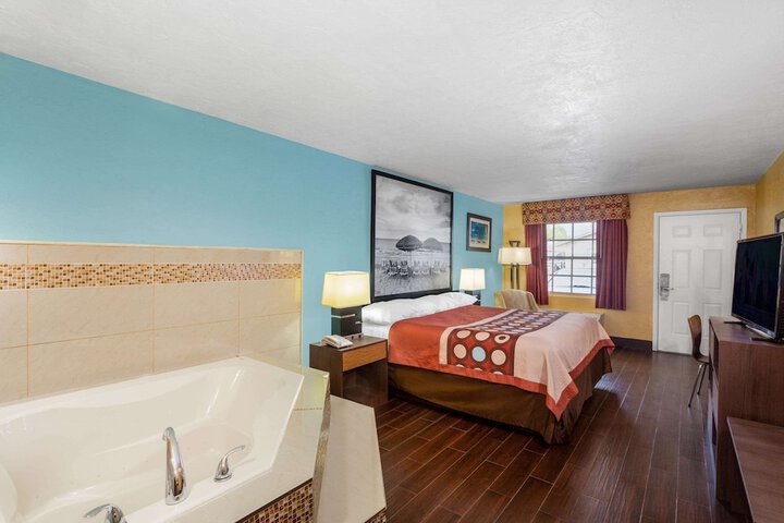 Room 18 of 22