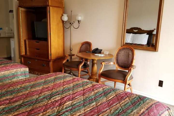 Room 10 of 14