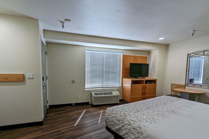 Room 62 of 80