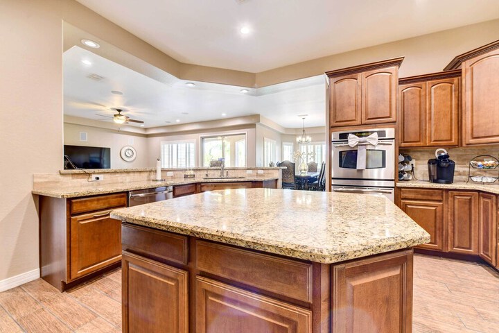 Pool BBQ & Bar: Family Home in Queen Creek