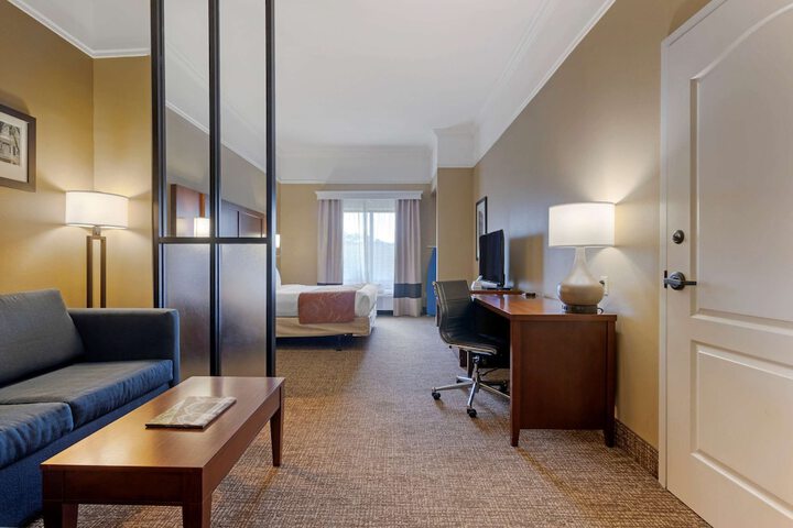 Comfort Suites Savannah North I-95