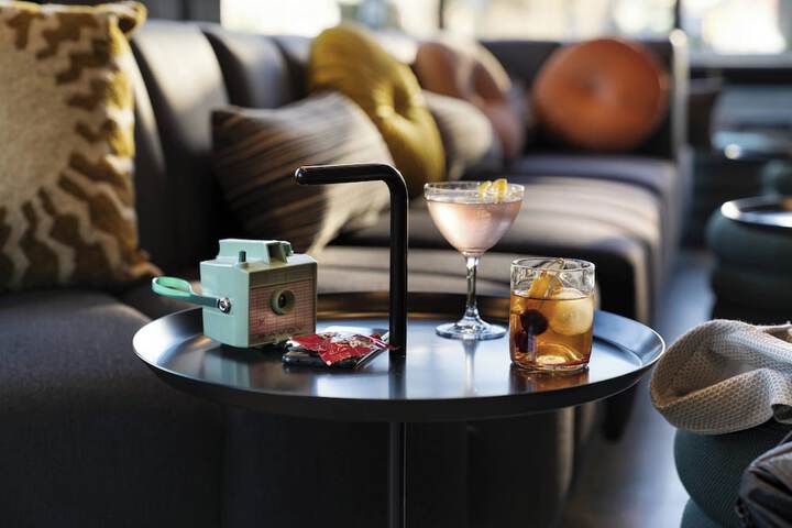 Lounge 22 of 31