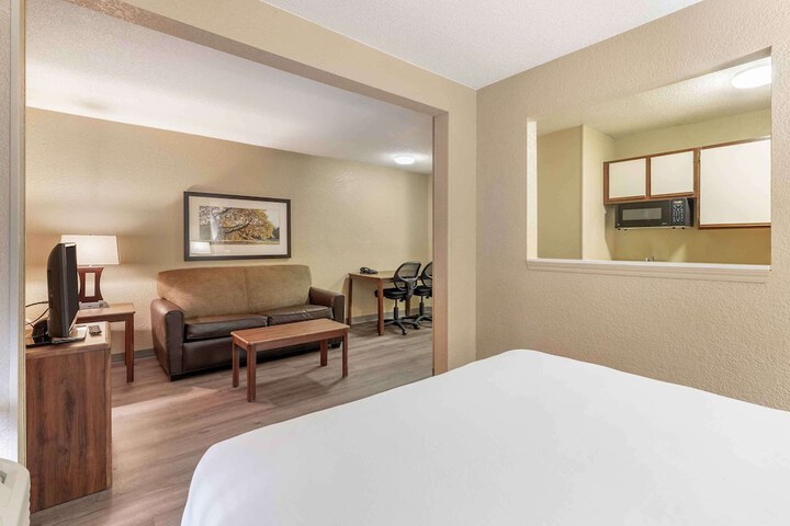 Room 32 of 35