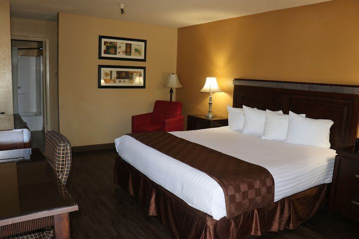 Room 4 of 16