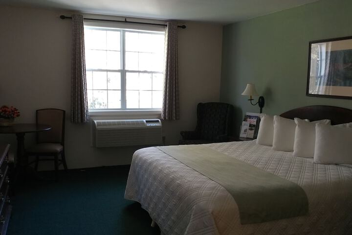 Room 13 of 18
