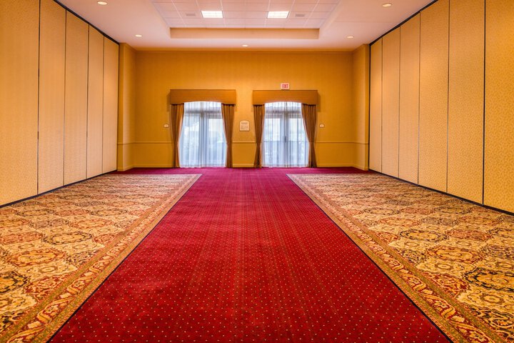 Ballroom/Hall 52 of 64