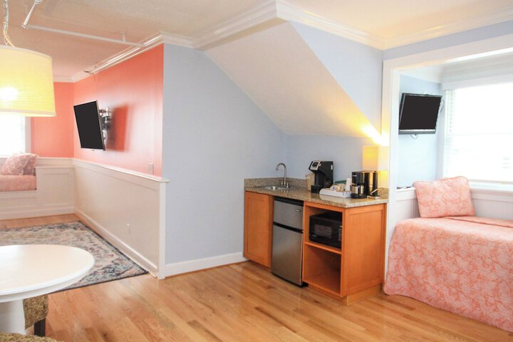 Room 75 of 119